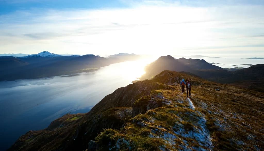 Experienced guide with hiking group